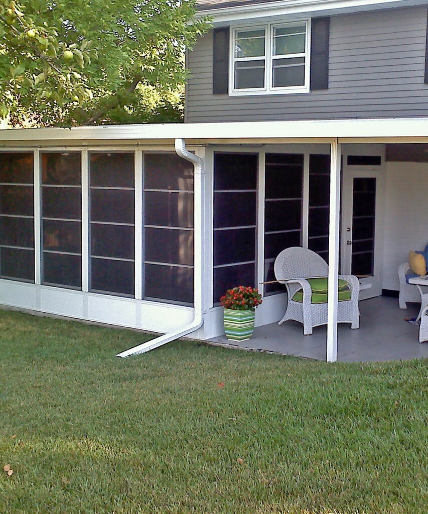 outside of enclosed screen room